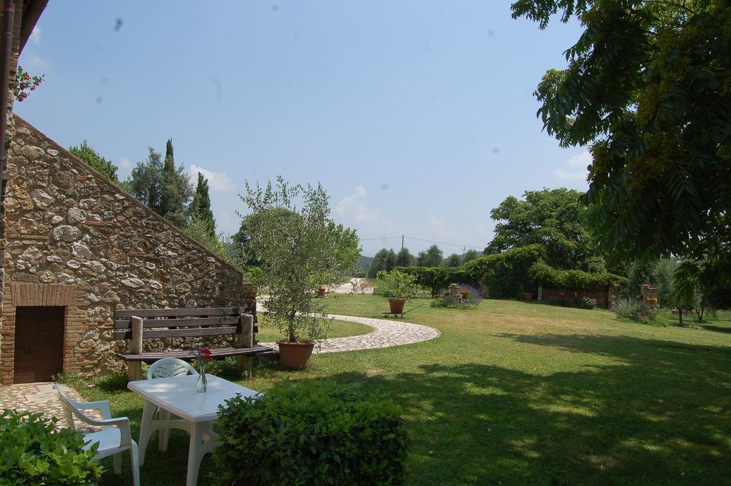 Agriturismo Podere Luchiano Амелиа Экстерьер фото